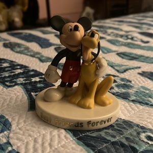 Mickey and Pluto statue